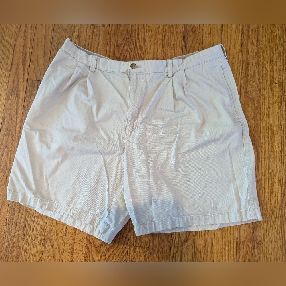 Men's Chaps khaki shorts size 42